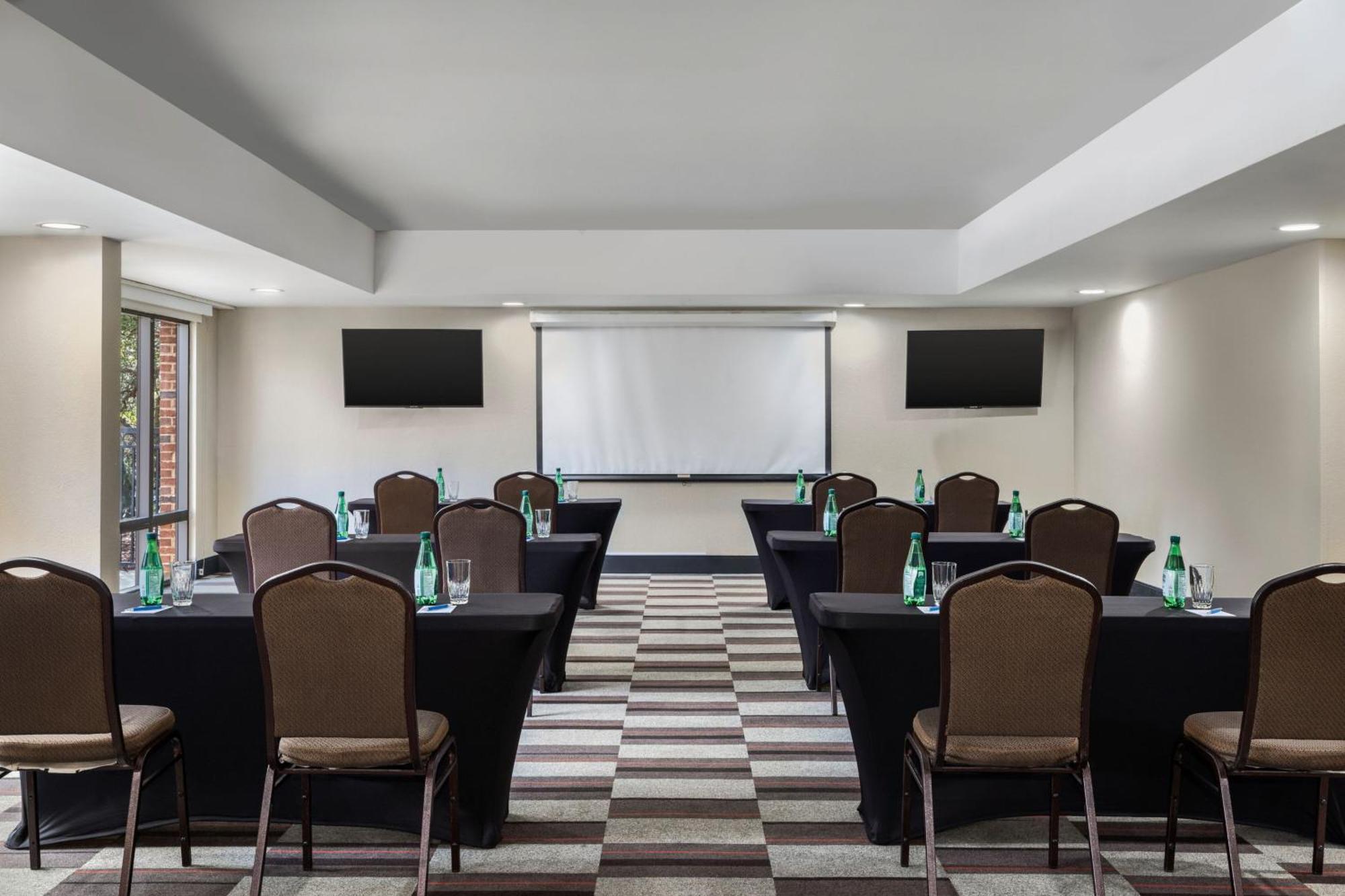 Four Points By Sheraton Greensboro Airport Экстерьер фото