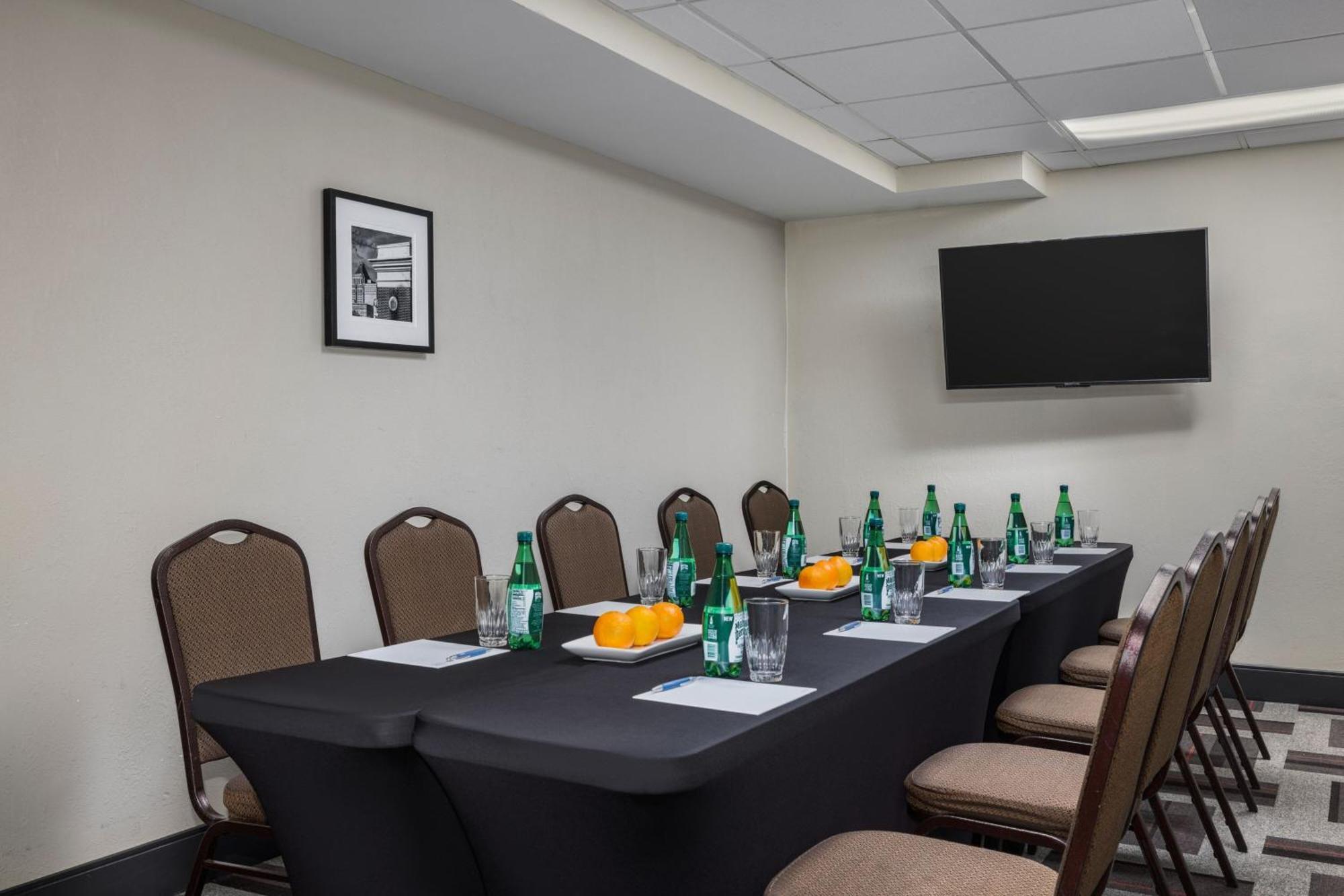 Four Points By Sheraton Greensboro Airport Экстерьер фото