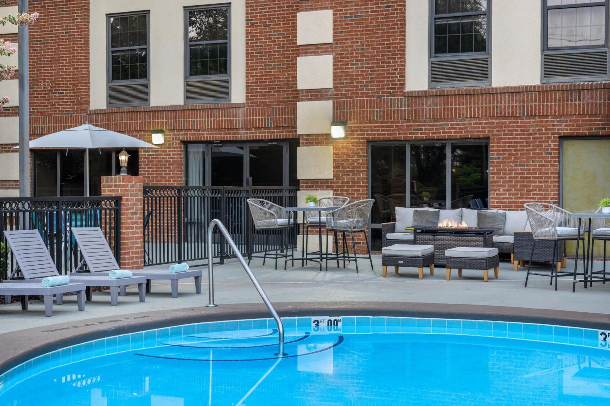 Four Points By Sheraton Greensboro Airport Экстерьер фото