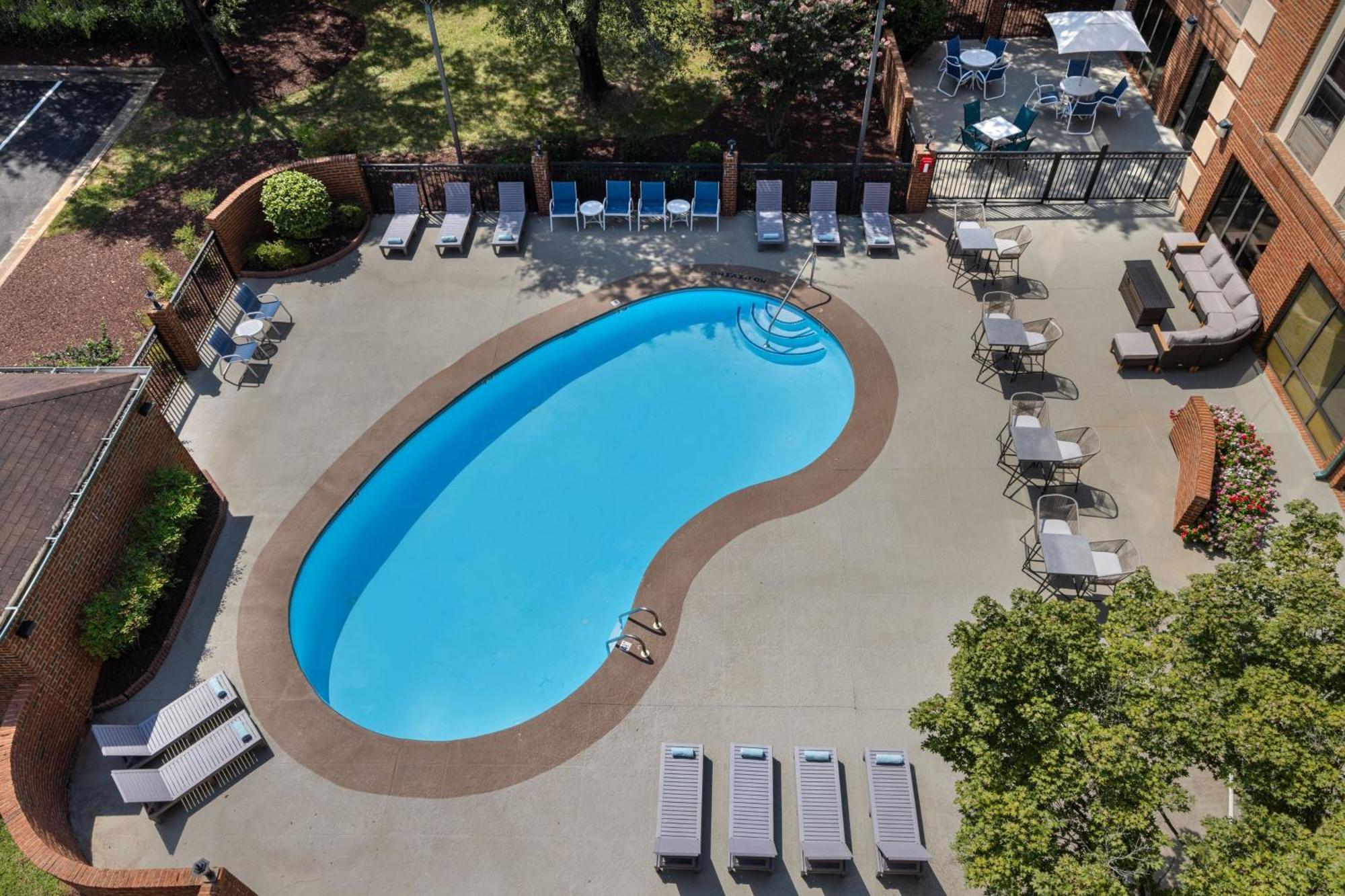 Four Points By Sheraton Greensboro Airport Экстерьер фото