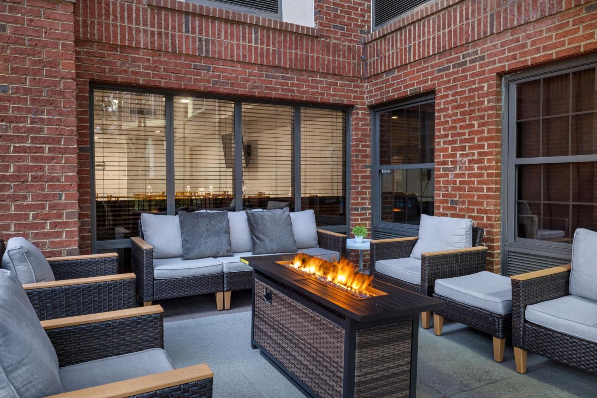 Four Points By Sheraton Greensboro Airport Экстерьер фото