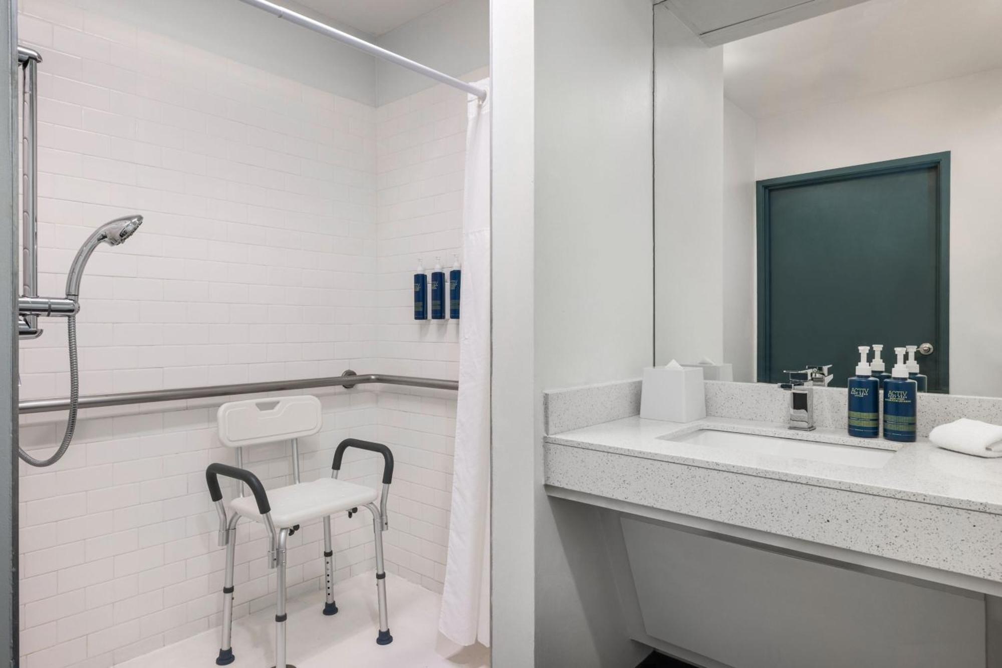 Four Points By Sheraton Greensboro Airport Экстерьер фото