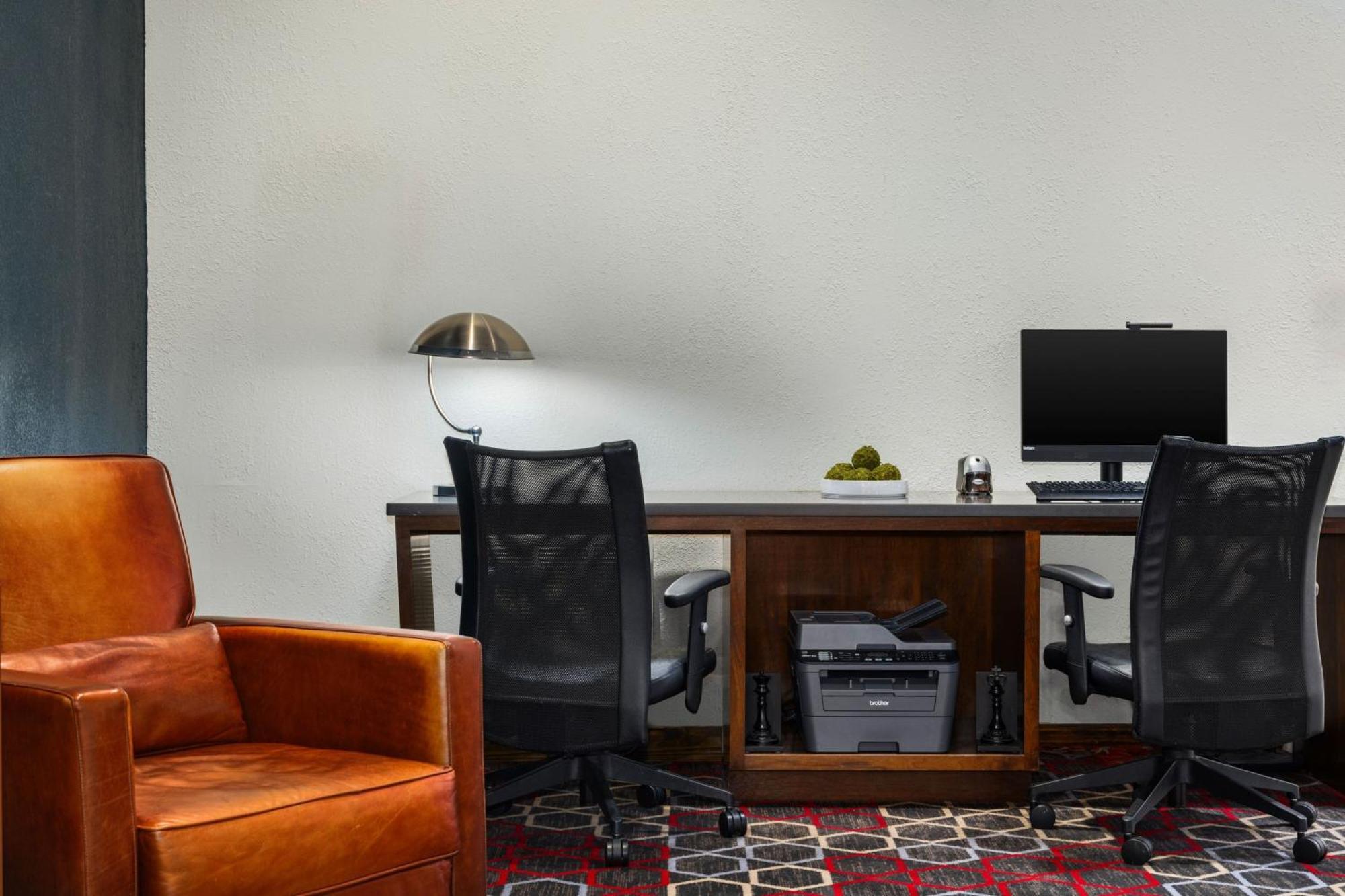 Four Points By Sheraton Greensboro Airport Экстерьер фото