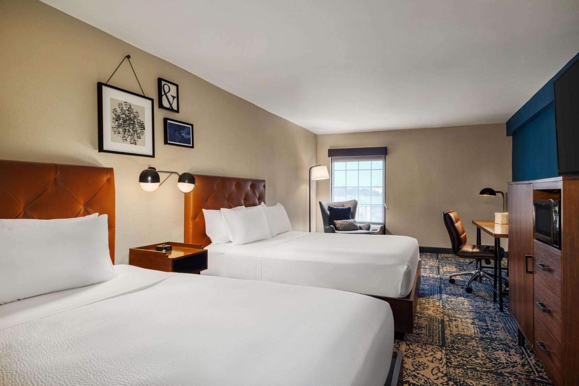 Отель Four Points By Sheraton Greensboro Airport Экстерьер фото