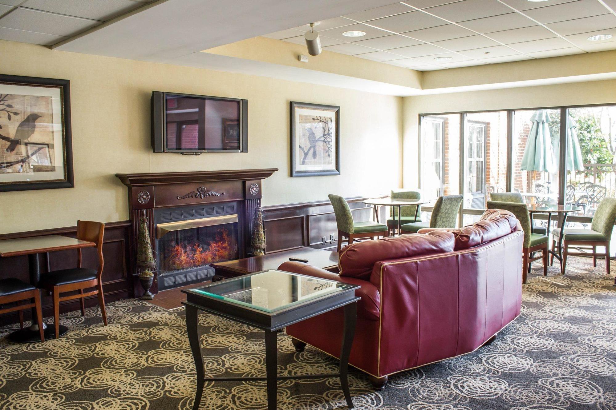 Four Points By Sheraton Greensboro Airport Экстерьер фото